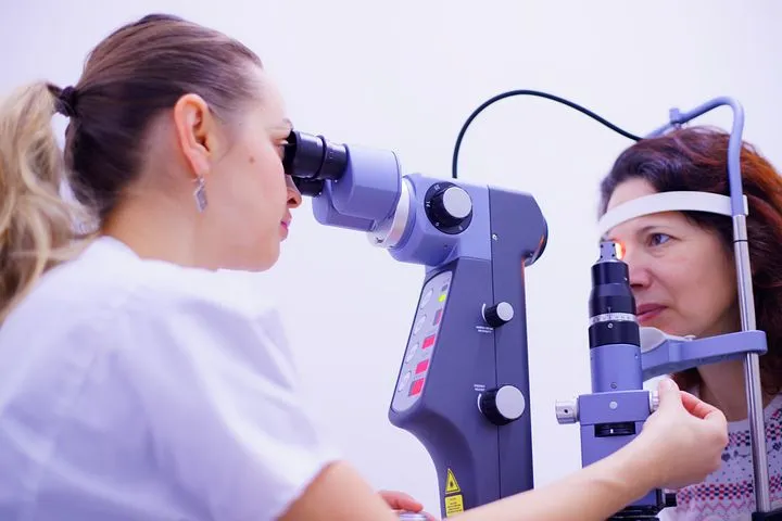 Common Symptoms and Treatment Options for Cataracts